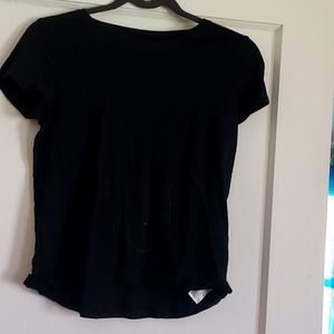 Black old navy t shirt
